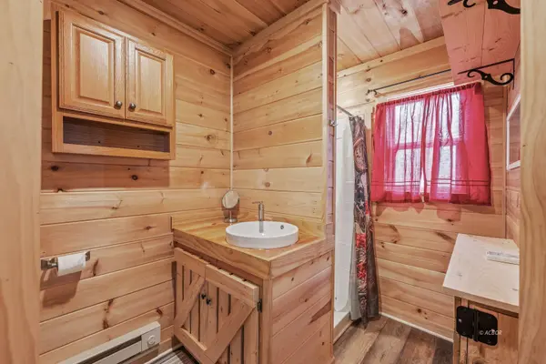 677 Dickens Rd, Oak Hill, OH 45685