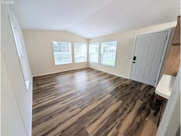 580 SHOREPINES PL, Coos Bay, OR 97420