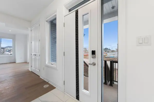 3 Crown Gate, Oakville, ON L6M 5S8