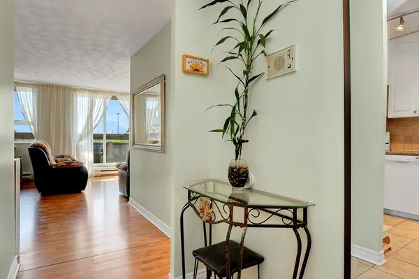 2000 JASMINE CRES #410, Beacon Hill North - South And Area, ON K1J 8K4