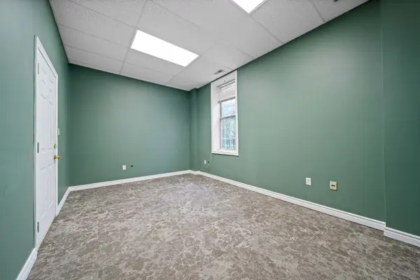 186 Albert ST #203, London East, ON N6A 1M1