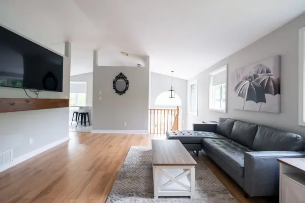 524 Christiani RD, Quinte West, ON K8V 5P4