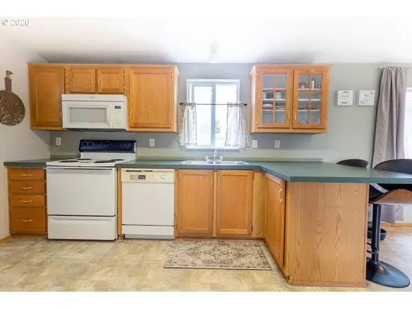 10500 W 5TH ST, Island City, OR 97850