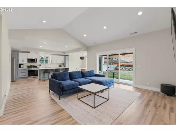 Creswell, OR 97426,630 S 10TH ST