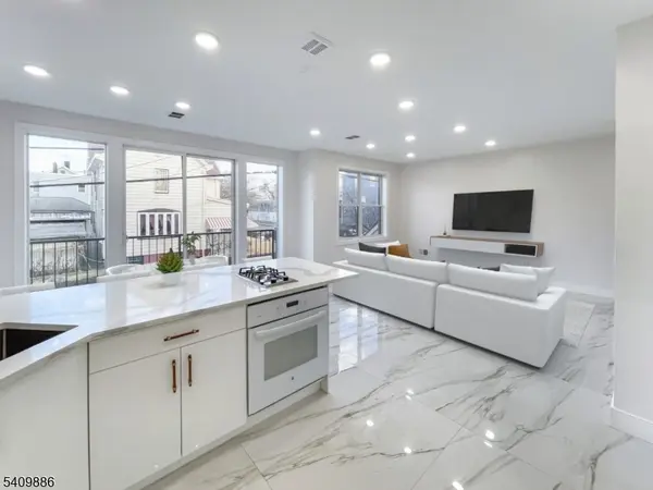 285 Lembeck Ave, Jersey City, NJ 07305