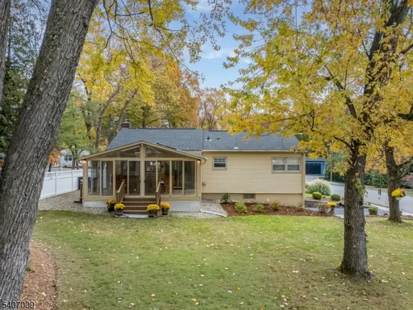 26 Pihlman Pl, Chatham Boro, NJ 07928