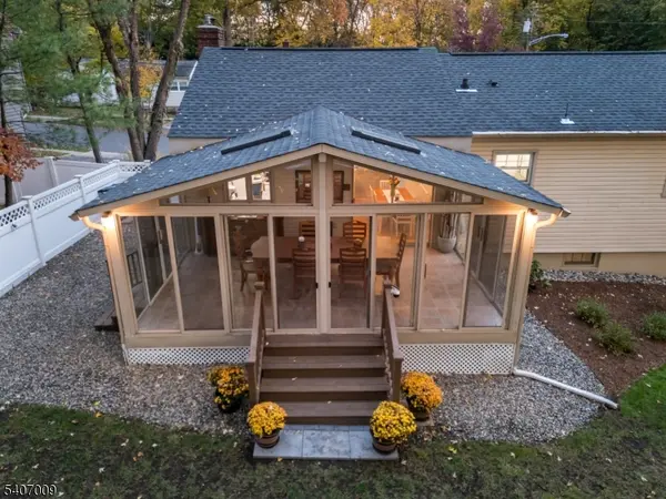 26 Pihlman Pl, Chatham Boro, NJ 07928