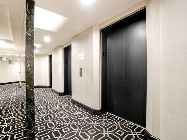 33 University AVE #604, Toronto C01, ON M5J 2S7