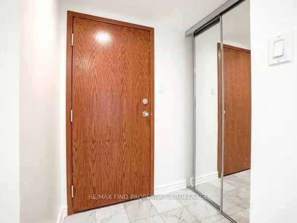 33 University AVE #604, Toronto C01, ON M5J 2S7