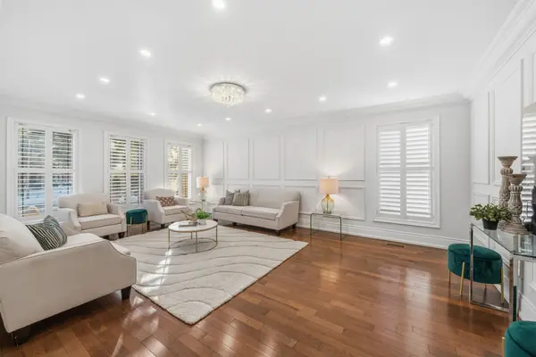 27 Dorwood CT, Vaughan, ON L4L 1M9