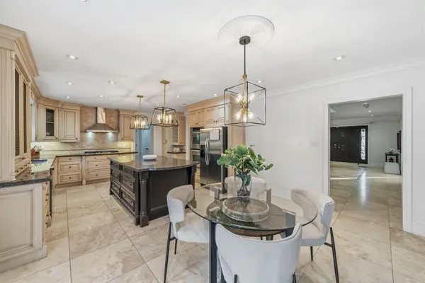 27 Dorwood CT, Vaughan, ON L4L 1M9