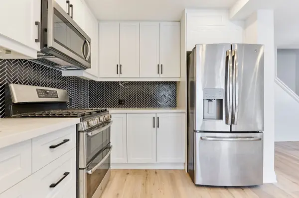 68 Macdonald AVE #Upper, Toronto W04, ON M9N 2E4