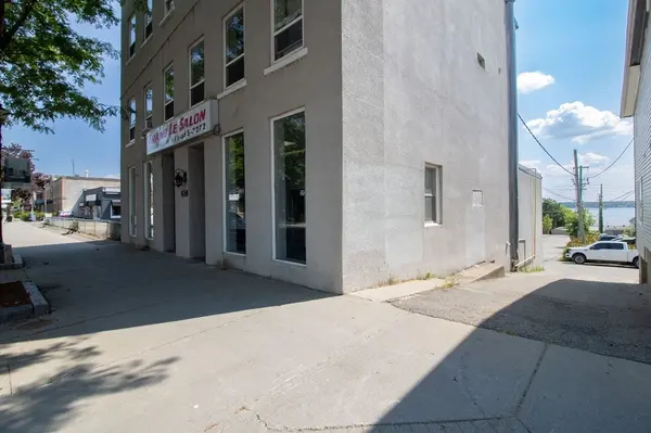 27 King ST E, Brockville, ON K6V 1A7