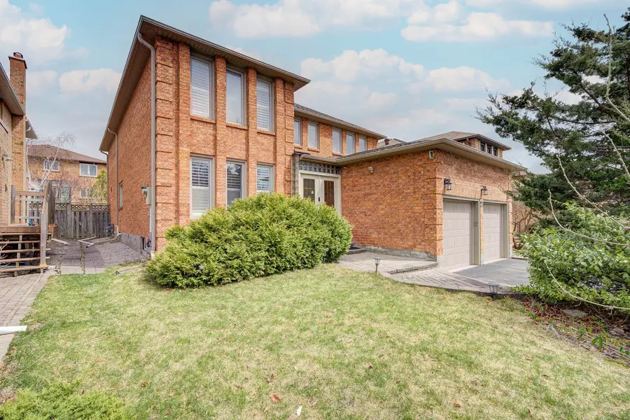 27 Binscarth CRES, Vaughan, ON L4J 4S4