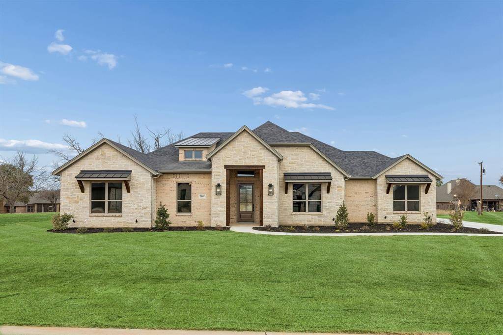 2165 Middlewood Circle, Granbury, TX 76049
