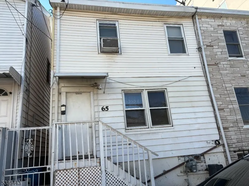 65 Levine St, Paterson City, NJ 07503
