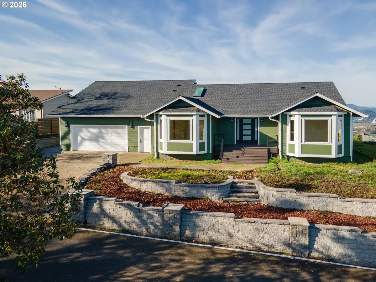 383 RIDGECREST DR, Roseburg, OR 97471