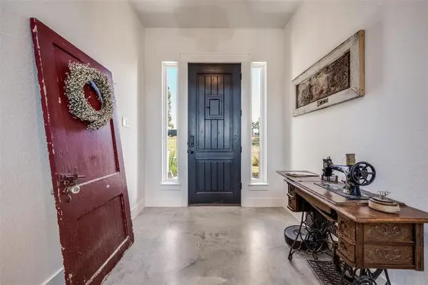 172 Cowan Crossing, Alvord, TX 76225