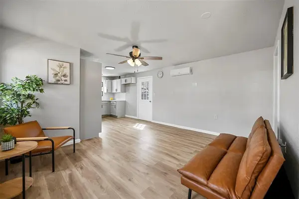 88 Live Oak Street, Alvarado, TX 76009