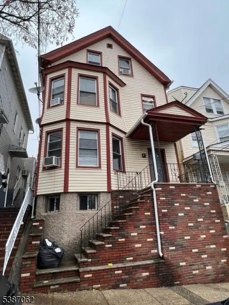 31 Tappan St #1, Kearny Town, NJ 07032