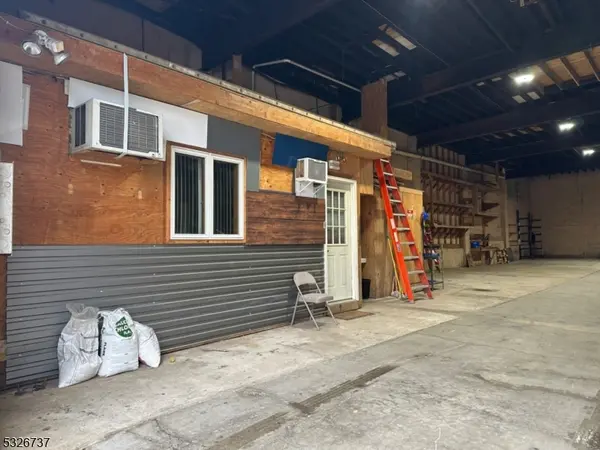 45 Malvern St, Newark City, NJ 07105