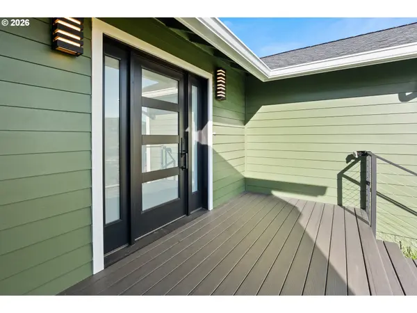 383 RIDGECREST DR, Roseburg, OR 97471