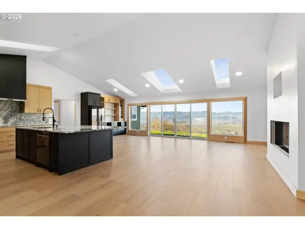 383 RIDGECREST DR, Roseburg, OR 97471