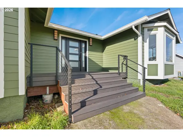 383 RIDGECREST DR, Roseburg, OR 97471