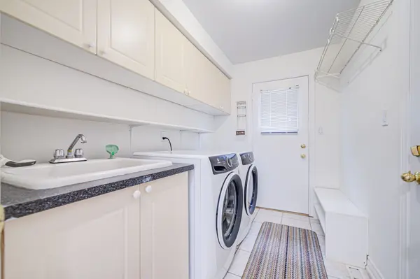 27 Binscarth CRES, Vaughan, ON L4J 4S4