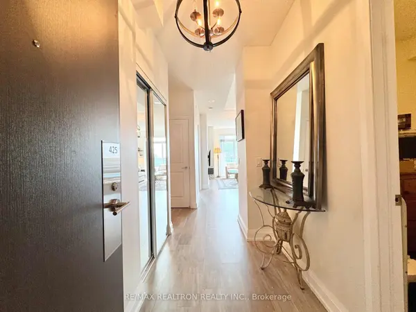 7900 Bathurst ST #425, Vaughan, ON L4J 0B8