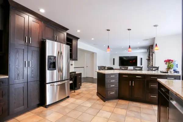 10 Gordon CT, Barrie, ON L4N 7A4