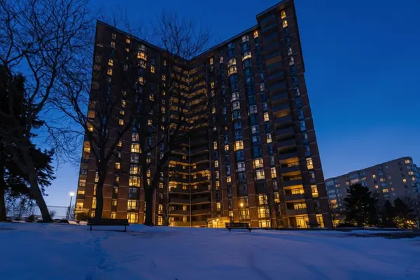 5250 Lakeshore RD #1708, Burlington, ON L7L 5L2