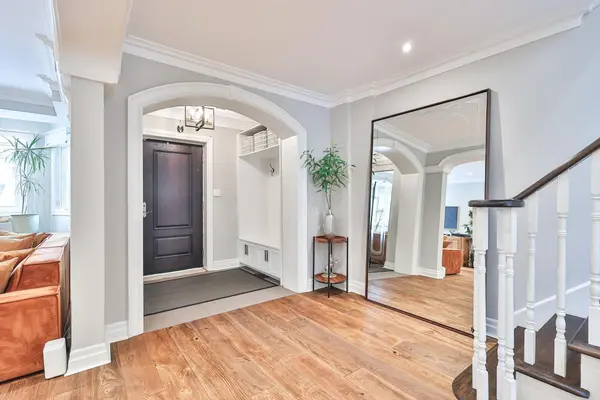 91 South Kingsway WAY, Toronto W01, ON M6S 3T4