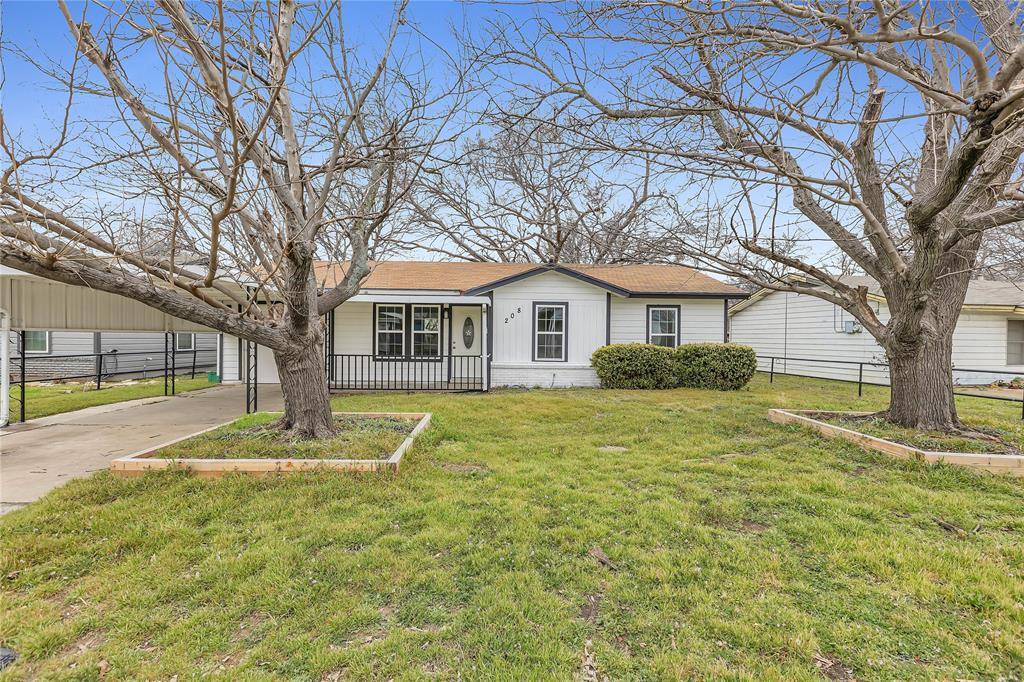 208 Kay Lane, Saginaw, TX 76179