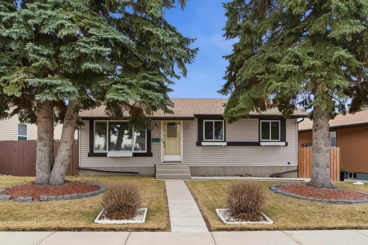 38 Springwood CRES SE, Airdrie, AB T4B 1S8