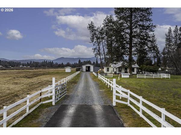 408 OAK GROVE RD, Medford, OR 97501