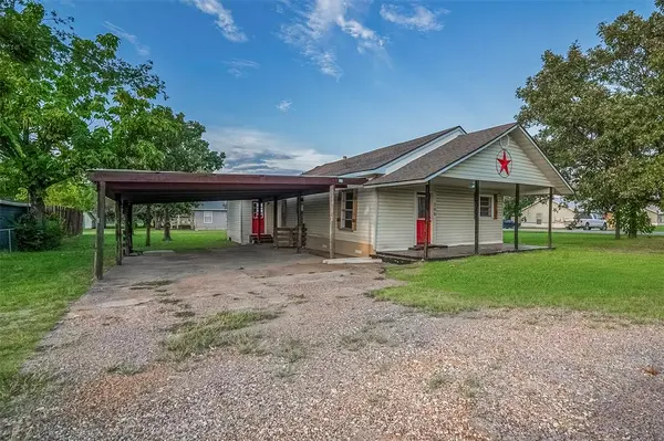 306 N Front Street, Savoy, TX 75479