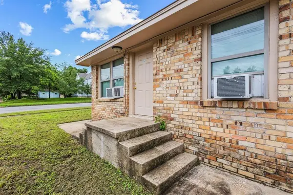 701 W Hull Street #101-2, Denison, TX 75020