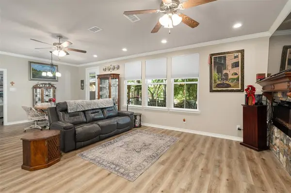 122 Redondo Drive, Gun Barrel City, TX 75156