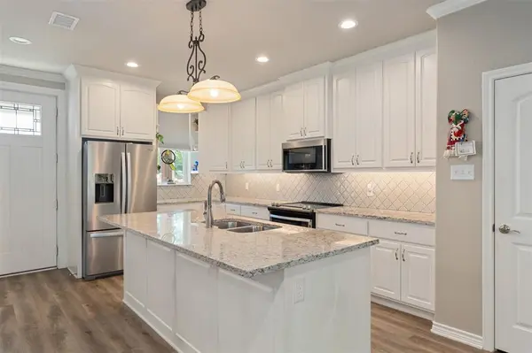 122 Redondo Drive, Gun Barrel City, TX 75156