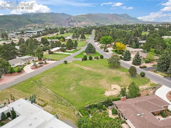 3161 Sunnybrook LN, Colorado Springs, CO 80904