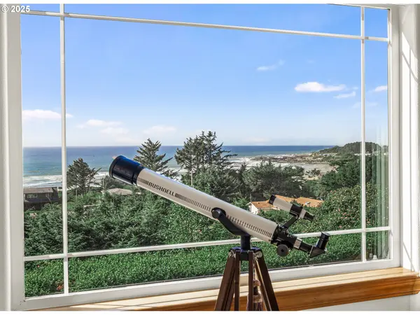 350 HILL CT, Yachats, OR 97498