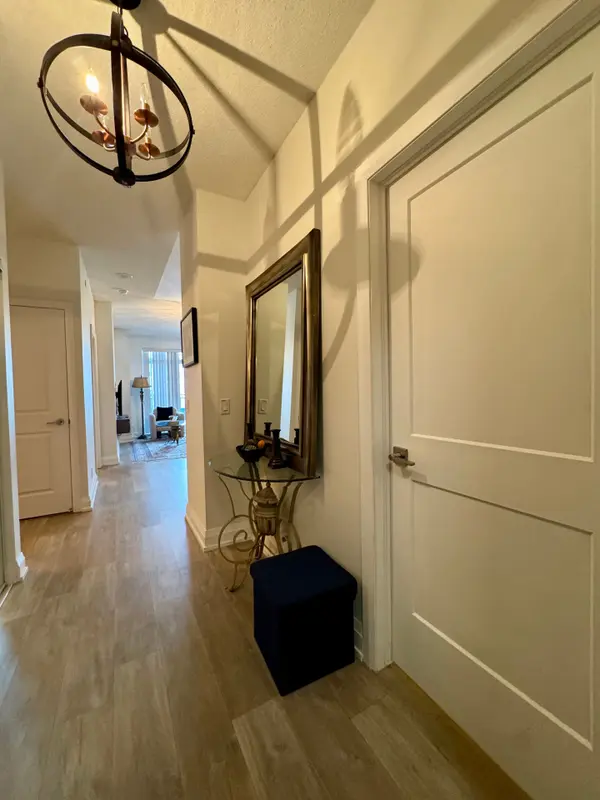 7900 Bathurst ST #425, Vaughan, ON L4J 0B8