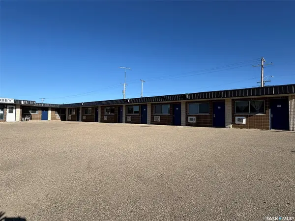 101 Center STREET, Assiniboia, SK S0H 0B0