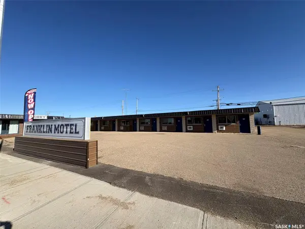 101 Center STREET, Assiniboia, SK S0H 0B0