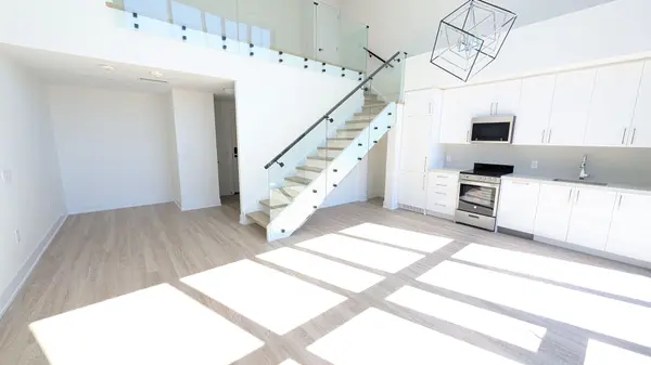 2450 Old Bronte RD #102, Oakville, ON L6M 5P6