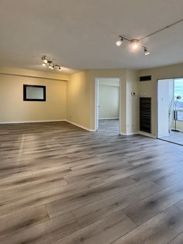 115 Hillcrest AVE #502, Mississauga, ON L5B 3Y9