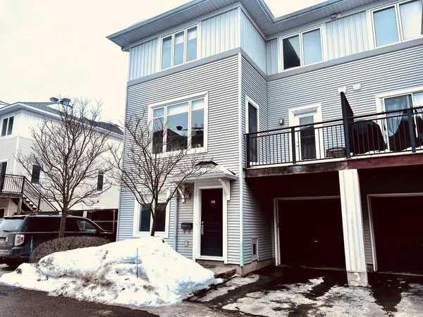 119 Songbird Private, Bells Corners And South To Fallowfield, ON K2H 0A3