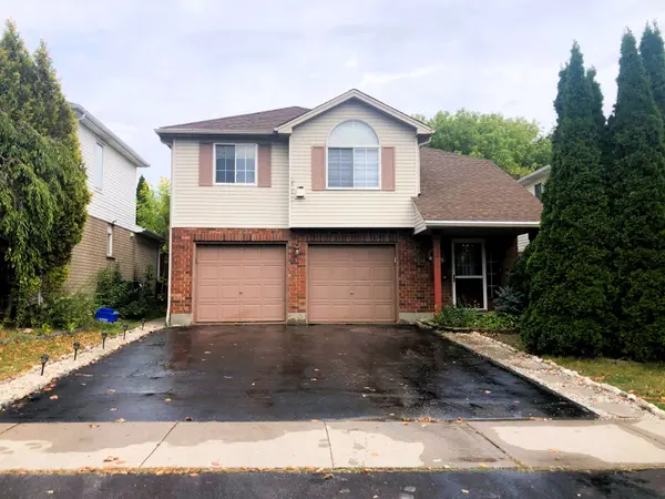 562 Erinbrook DR, Kitchener, ON N2E 3M8