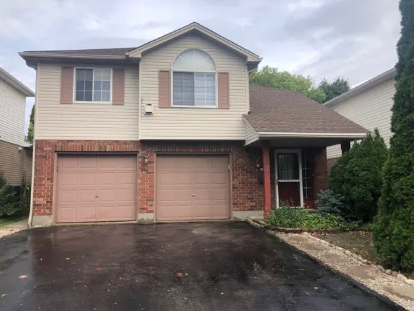 562 Erinbrook DR, Kitchener, ON N2E 3M8